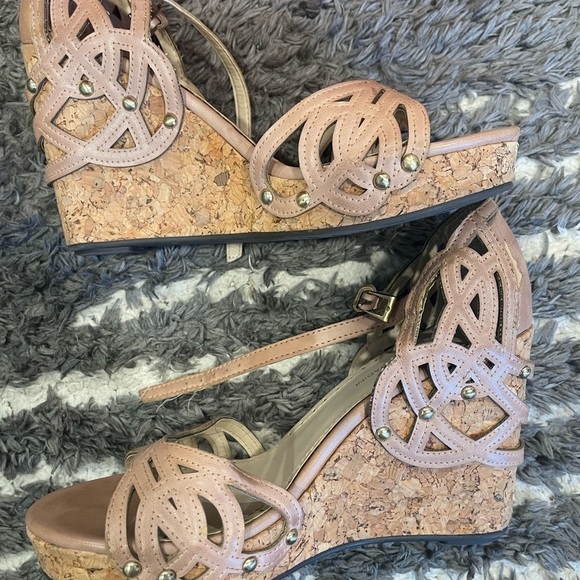 Adrienne Vittadini beige wedge sandals - Picture 3 of 9